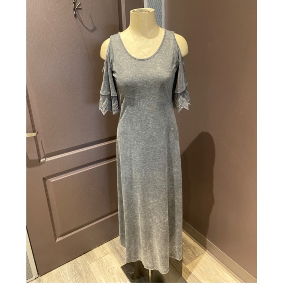 Cold shoulder maxi dress with lace